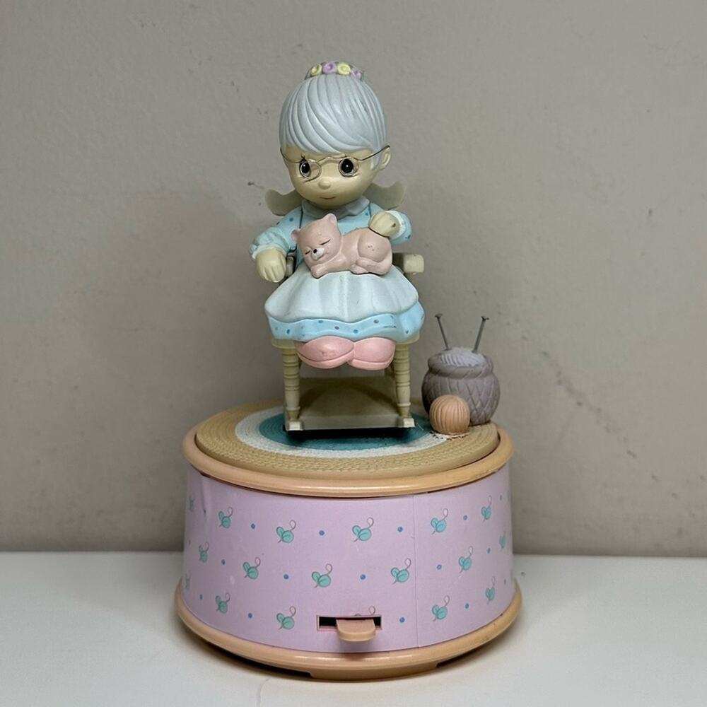 Precious Moments | The Purrfect Grandma | Animated Musical Box | 1989